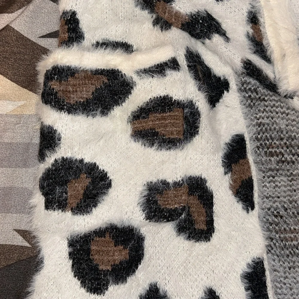 Cardigan - Picture 2 of 4